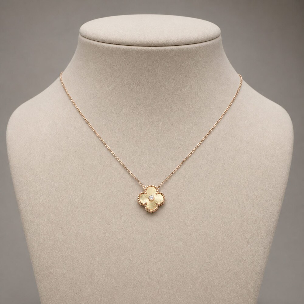 Van Cleef & Arpels Elegant Signature Necklace Style 2 | New with Box - Picture 6 of 9